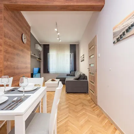 Downtown Apartment *